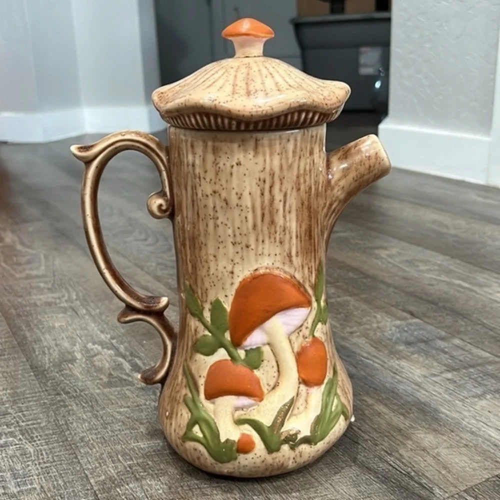 ARNELS Vintage 70’s Mushroom 🍄 Ceramic Retro watering pitcher w lid RARE find